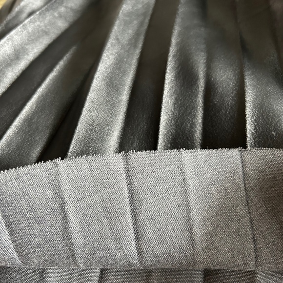 Modbe women's faux leather pleated mini skirt size 6 - Picture 3 of 10